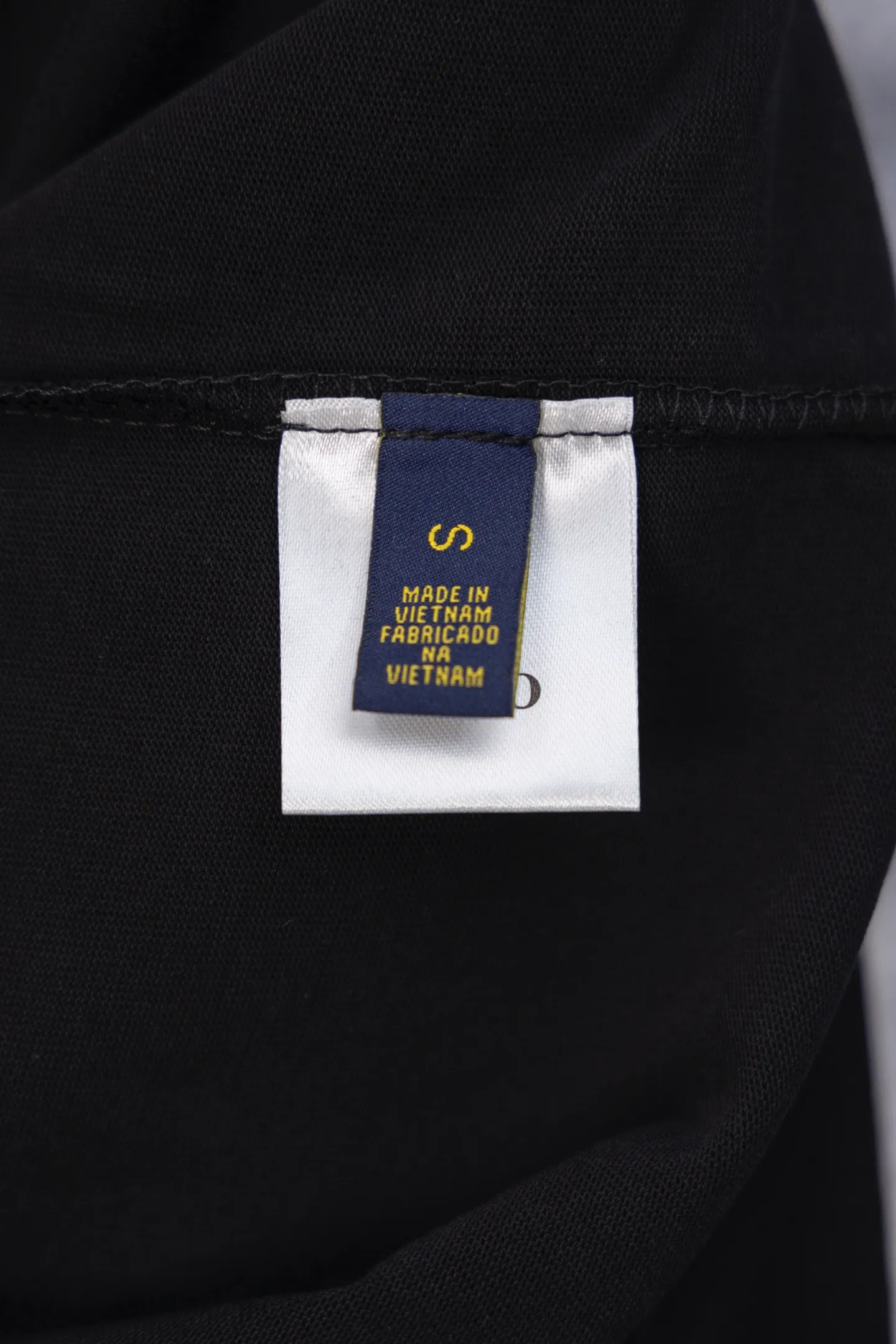 P190 Ralph Lauren solid color pony embroidered logo round neck long-sleeved T-shirt. New model on the market. 25ss. Heavy wash. The front panel is matched with a small logo and the back panel is patch-embroidered. Long-sleeved T-shirt for couples. A high-end simple style that you will never get tired of. Pocket patch embroidery is simple style. Advanced temperament. Perfect details. 💯 Classic logo logo on the upper body is super good-looking. Fabric: 300g. Size: s—xl. Color: black and white.